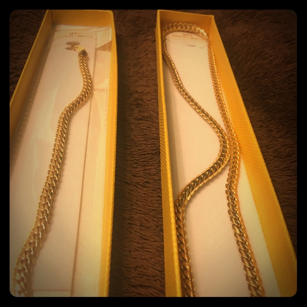 New Gold plate necklace and bracelet set.